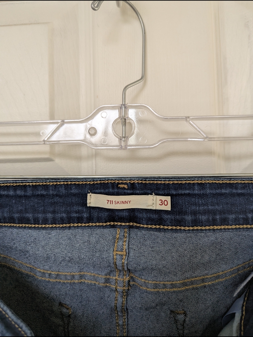 Levi's Women's Skinny Straight Leg Dark Blue Denim Jeans Size 30 👖 - Picture 2 of 3